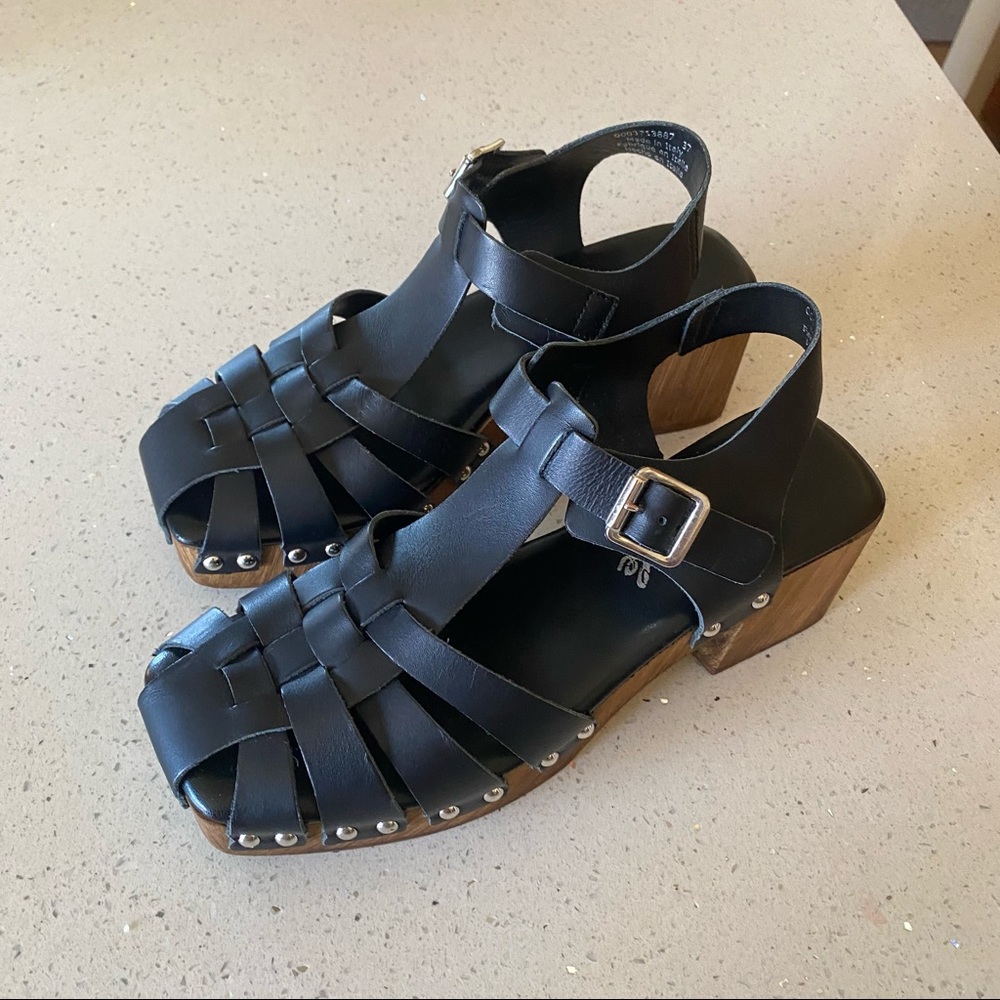 Free people fisherman’s clogs size 7 like new